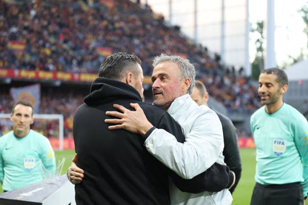 FOOTBALL : RC Lens vs Paris Saint-Germain - Ligue 1 J29 - 13 05 2026 Pierre SAGE (entraineur RC Lens) et Luis ENRIQUE (entraineur Paris Saint-Germain) lors du match RC Lens vs Paris Saint-Germain, Ligue 1 J29, stade Bollaert-Delelis, le 13 mai 2026 - photo Laurent Sanson PsnewZ  Copyright: xLaurentxSANSONx xPsnewZx