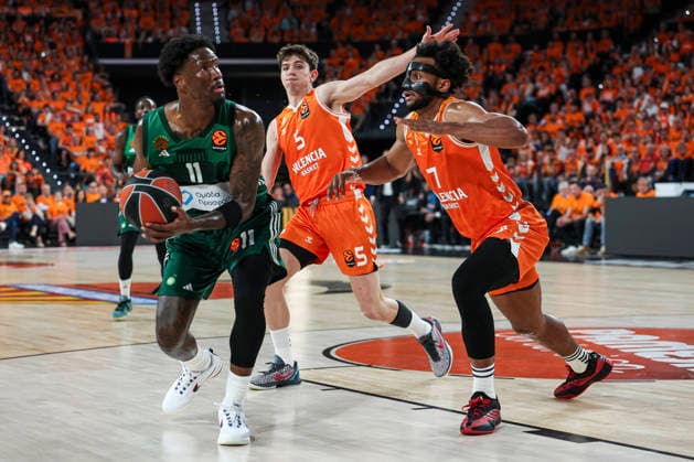 May 13, 2026, Valencia, Valencia, Spain: Nigel Hayes-Davis of Panathinaikos AKTOR Athens and Braxton Key of Valencia Basket in action during the EuroLeague Play Off Game 5 match between Valencia Basket and Panathinaikos Aktor Athens at Roig Arena on May 13, 2026 in Valencia, Spain. Valencia Spain - ZUMAa181 20260513_zaa_a181_159 Copyright: xIrinaxR.xHipolitox