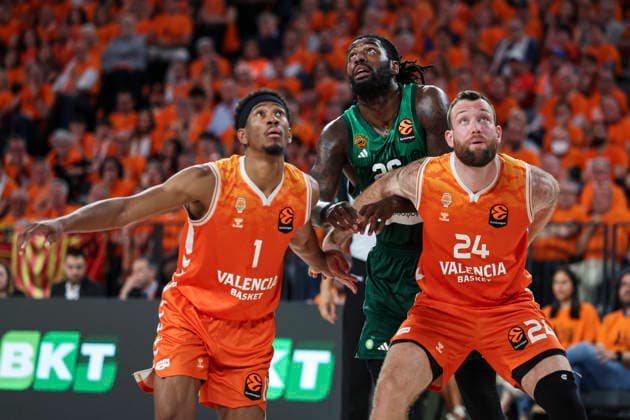 May 13, 2026, Valencia, Valencia, Spain: Kameron Taylor of Valencia Basket, Mathias Lessort of Panathinaikos AKTOR Athens and Matthew Costello of Valencia Basket in action during the EuroLeague Play Off Game 5 match between Valencia Basket and Panathinaikos Aktor Athens at Roig Arena on May 13, 2026 in Valencia, Spain. Valencia Spain - ZUMAa181 20260513_zaa_a181_161 Copyright: xIrinaxR.xHipolitox