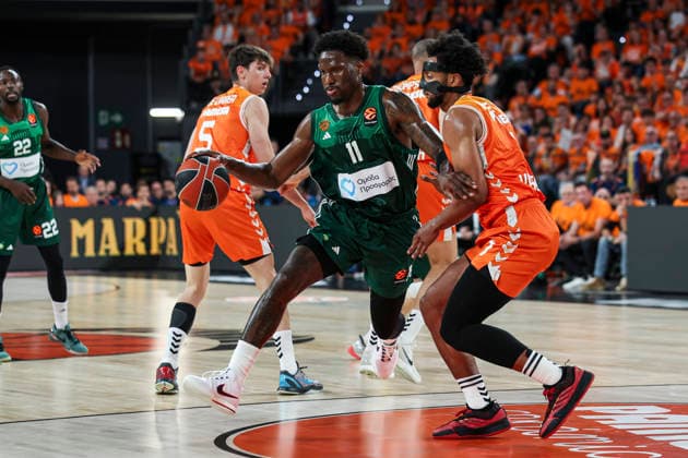May 13, 2026, Valencia, Valencia, Spain: Nigel Hayes-Davis of Panathinaikos AKTOR Athens and Braxton Key of Valencia Basket in action during the EuroLeague Play Off Game 5 match between Valencia Basket and Panathinaikos Aktor Athens at Roig Arena on May 13, 2026 in Valencia, Spain. Valencia Spain - ZUMAa181 20260513_zaa_a181_164 Copyright: xIrinaxR.xHipolitox