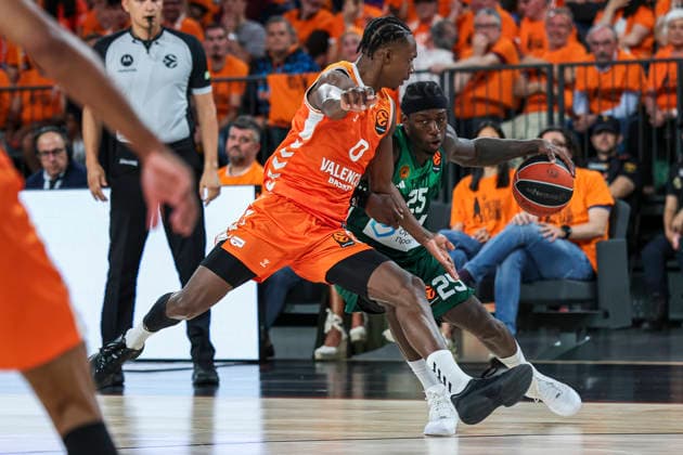 May 13, 2026, Valencia, Valencia, Spain: Brancou Badio, of Valencia Basket and Kendrick Nunn of Panathinaikos AKTOR Athens in action during the EuroLeague Play Off Game 5 match between Valencia Basket and Panathinaikos Aktor Athens at Roig Arena on May 13, 2026 in Valencia, Spain. Valencia Spain - ZUMAa181 20260513_zaa_a181_202 Copyright: xIrinaxR.xHipolitox