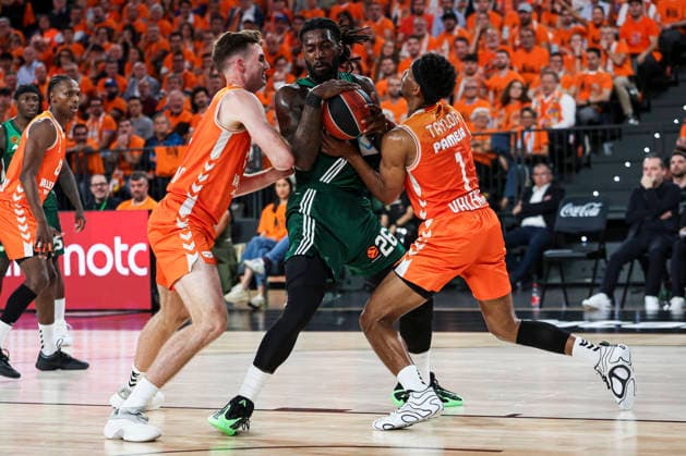 May 13, 2026, Valencia, Valencia, Spain: Nathan Reuvers of Valencia Basket, Mathias Lessort of Panathinaikos AKTOR Athens and Kameron Taylor of Valencia Basket in action during the EuroLeague Play Off Game 5 match between Valencia Basket and Panathinaikos Aktor Athens at Roig Arena on May 13, 2026 in Valencia, Spain. Valencia Spain - ZUMAa181 20260513_zaa_a181_207 Copyright: xIrinaxR.xHipolitox