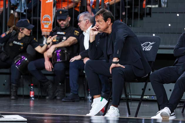 May 13, 2026, Valencia, Valencia, Spain: Ergin Ataman, head coach of Panathinaikos AKTOR Athens gestures during the EuroLeague Play Off Game 5 match between Valencia Basket and Panathinaikos Aktor Athens at Roig Arena on May 13, 2026 in Valencia, Spain. Valencia Spain - ZUMAa181 20260513_zaa_a181_208 Copyright: xIrinaxR.xHipolitox
