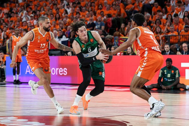 May 13, 2026, Valencia, Valencia, Spain: Darius Thompson of Valencia Basket, Cedi Osman of Panathinaikos AKTOR Athens and Kameron Taylor of Valencia Basket in action during the EuroLeague Play Off Game 5 match between Valencia Basket and Panathinaikos Aktor Athens at Roig Arena on May 13, 2026 in Valencia, Spain. Valencia Spain - ZUMAa181 20260513_zaa_a181_211 Copyright: xIrinaxR.xHipolitox