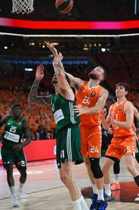 ESP Valencia Basket v Panathinaikos AKTOR Athens PlayOff Euroleague Juancho Hernangomez of Panathinaikos and Matthew Costello of Valencia during the Euroleague match, playoff Game 5, between Valencia Basket and Panathinaikos AKTOR Athens played at Roig Arena Stadium on May 13 2026 in Valencia Spain Valencia Spain Spain Basketball Copyright: xRocioxJordax xAgenciaxLOFx