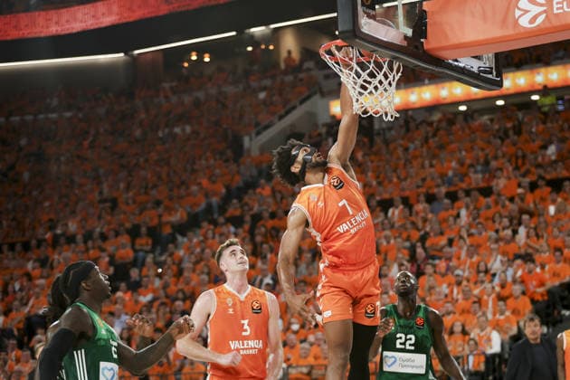 Valencia Basket v Panathinaikos AKTOR - EuroLeague VALENCIA , SPAIN - MAY 13: Kendrick Nunn and Badid compete during Euroleague match between Valencia Basket and Panathinaikos AKTOR Athens at Roig Arena in Valencia, Spain on May 13, 2026. Jose Miguel Fernandez Anadolu Valencia Spain. Editorial use only. Please get in touch for any other usage.  Copyright: x2026xAnadoluxJosexMiguelxFernandezx