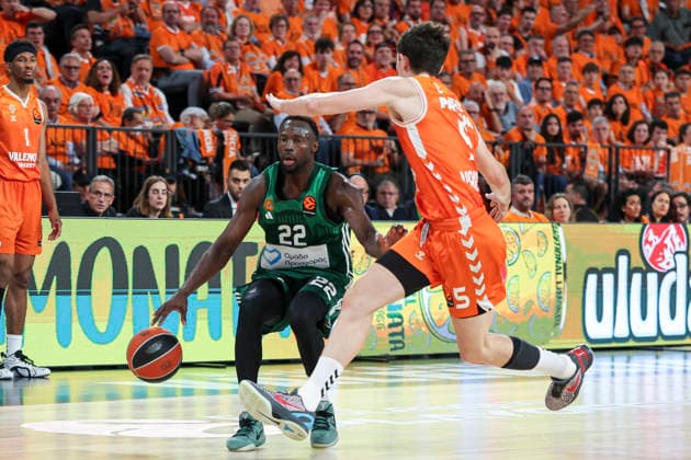 May 13, 2026, Valencia, Valencia, Spain: Jerian Grant of Panathinaikos AKTOR Athens and Sergio de Larrea of Valencia Basket in action during the EuroLeague Play Off Game 5 match between Valencia Basket and Panathinaikos Aktor Athens at Roig Arena on May 13, 2026 in Valencia, Spain. Valencia Spain - ZUMAa181 20260513_zaa_a181_265 Copyright: xIrinaxR.xHipolitox