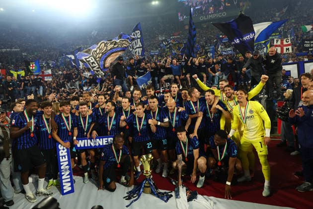 May 13, 2026, Rome, Lazio, Italy: Inter players lift the trophy after win Coppa Italia Final, between SS Lazio - Inter FC at Stadio Olimpico on May 13, 2026 in Rome , Italy. Lazio - Napoli - Coppa Italia Final  - ZUMAl131 20260513_zsp_l131_008 Copyright: xCiroxDexLucax