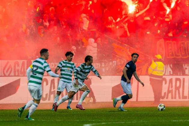 Motherwell v Celtic, William Hill Scottish Premiership Motherwell fans light flares during the William Hill Scottish Premiership match between Motherwell and Celtic at Fir Park, Motherwell, UK on 13 May 2026. Editorial use only , Copyright: xRaymondxDaviesx PSI-24241-0019