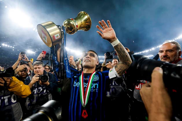 May 13, 2026, Rome, ITALIA ROMA: Inter™s Lautaro Martinez celebrate with the trophy after winning during the Italian Cup final soccer match between SS Lazio and FC Inter at Olimpico stadium in Rome, Italy, 13 May 2026. ANSA ANGELO CARCONI. Coppa Italia Final - SS Lazio Vs FC Inter  - ZUMAa110 20260513_zaf_a110_064 Copyright: xAngeloxCarconix