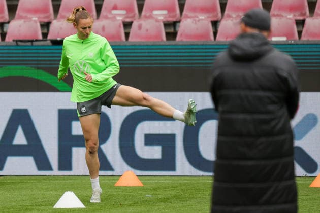 13 05 2026, xgrfx, Football DFB Cup Final, VfL Wolfsburg Press Conference and Final Training v l Sarai Linder VfL Wolfsburg DFL DFB REGULATIONS PROHIBIT ANY USE OF PHOTOGRAPHS as IMAGE SEQUENCES and or QUASI VIDEO Cologne