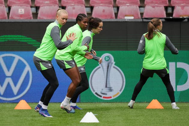 13 05 2026, xgrfx, Football DFB Cup Final, VfL Wolfsburg Press Conference and Final Training f l Ella Peddemors, Lineth Beerensteyn, Caitlin Dijkstra VfL Wolfsburg DFL DFB REGULATIONS PROHIBIT ANY USE OF PHOTOGRAPHS as IMAGE SEQUENCES and or QUASI VIDEO Cologne