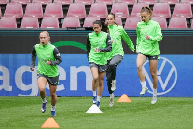 13 05 2026, xgrfx, Football DFB Cup Final, VfL Wolfsburg Press Conference and Final Training f l Thea Bjelde, Judit Pujols, Sarai Linder VfL Wolfsburg DFL DFB REGULATIONS PROHIBIT ANY USE OF PHOTOGRAPHS as IMAGE SEQUENCES and or QUASI VIDEO Cologne