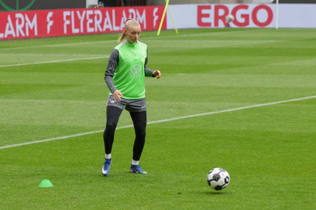 13 05 2026, xgrfx, Football DFB Cup Final, VfL Wolfsburg Press Conference and Final Training v l Ella Peddemors VfL Wolfsburg DFL DFB REGULATIONS PROHIBIT ANY USE OF PHOTOGRAPHS as IMAGE SEQUENCES and or QUASI VIDEO Cologne