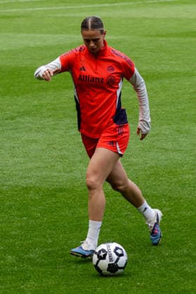 13 05 2026, xgrfx, Football DFB Cup Final, FC Bayern Munich Press Conference and Final Training v l Klara Bühl FC Bayern Munich DFL DFB REGULATIONS PROHIBIT ANY USE OF PHOTOGRAPHS as IMAGE SEQUENCES and or QUASI VIDEO Cologne