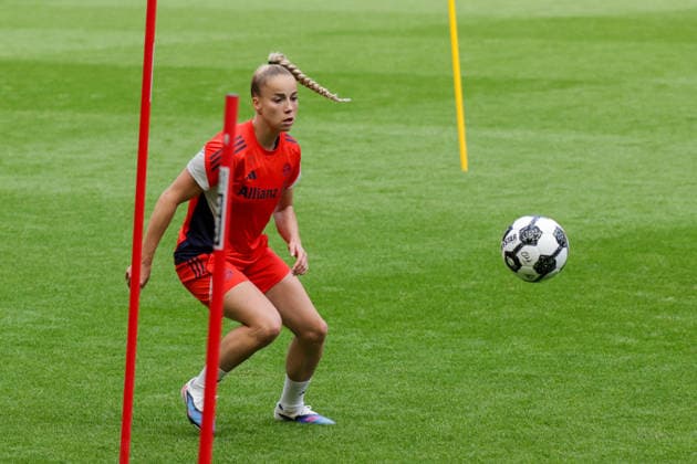 13 05 2026, xgrfx, Football DFB Cup Final, FC Bayern Munich Press Conference and Final Training v l Giulia Gwinn FC Bayern Munich DFL DFB REGULATIONS PROHIBIT ANY USE OF PHOTOGRAPHS as IMAGE SEQUENCES and or QUASI VIDEO Cologne