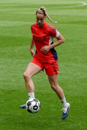 13 05 2026, xgrfx, Football DFB Cup Final, FC Bayern Munich Press Conference and Final Training v l Giulia Gwinn FC Bayern Munich DFL DFB REGULATIONS PROHIBIT ANY USE OF PHOTOGRAPHS as IMAGE SEQUENCES and or QUASI VIDEO Cologne