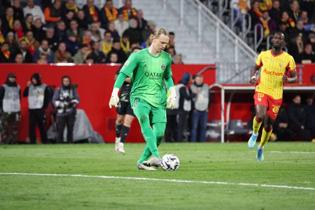 FOOTBALL : RC Lens vs Paris Saint-Germain - Ligue 1 J29 - 13 05 2026 Matvey SAFONOV (PSG) lors du match RC Lens vs Paris Saint-Germain, Ligue 1 J29, stade Bollaert-Delelis, le 13 mai 2026 - photo Laurent Sanson PsnewZ  Copyright: xLaurentxSANSONx xPsnewZx