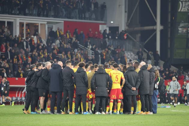 FOOTBALL : RC Lens vs Paris Saint-Germain - Ligue 1 J29 - 13 05 2026 Equipe du RC Lens lors du tour d honneur apres le match RC Lens vs Paris Saint-Germain, Ligue 1 J29, stade Bollaert-Delelis, le 13 mai 2026 - photo Laurent Sanson PsnewZ  Copyright: xLaurentxSANSONx xPsnewZx