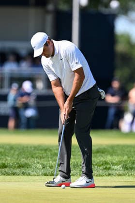NEWTON SQUARE, PA - MAY 12: Scottie Scheffler of United States of America prepares to hit the ball during the 2026 PGA, Golf Herren Championship on May 12th, 2026 at Aronimink Golf Club in Newtown Square, PA.(Photo by Terence Lewis Icon Sportswire) GOLF: MAY 12 PGA PGA Championship EDITORIAL USE ONLY Icon260512102