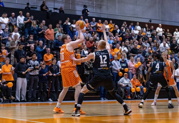 Marko Dordevic OrangeAcademy Ulm, 36 vs Niclas Sperber ETB Miners, 12 OrangeAcademy Ulm vs ETB Miners Essen , Basketball,Barmer Basketball 2 Bundesliga ProB, Play Offs Final, Season 2025 2026, 13 05 2026, OrangeAcademy Ulm vs ETB Miners Essen , Basketball,Barmer Basketball 2 Bundesliga ProB, Play Offs Final, Season 2025 2026, 13 05 2026 New Ulm Copyright: xEibner-Pressefoto DavidexDixGiovx EP_DGI