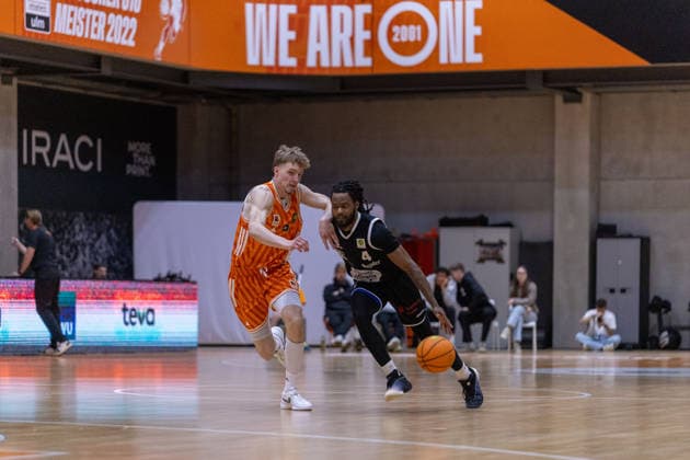 Quashawn Lane ETB Miners, 04 vs Zoran Milicic OrangeAcademy Ulm, 44 OrangeAcademy Ulm vs ETB Miners Essen , Basketball,Barmer Basketball 2 Bundesliga ProB, Play Offs Final, Season 2025 2026, 13 05 2026, OrangeAcademy Ulm vs ETB Miners Essen , Basketball,Barmer Basketball 2 Bundesliga ProB, Play Offs Final, Season 2025 2026, 13 05 2026 New Ulm Copyright: xEibner-Pressefoto DavidexDixGiovx EP_DGI