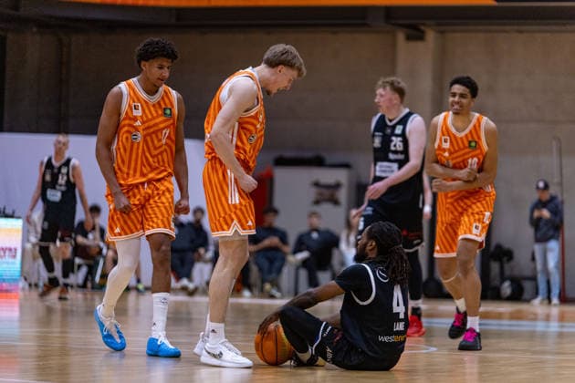 Joel Cwik OrangeAcademy Ulm, 01 with provocative cheer against Quashawn Lane ETB Miners, 04 OrangeAcademy Ulm vs ETB Miners Essen , Basketball,Barmer Basketball 2 Bundesliga ProB, Play Offs Final, Season 2025 2026, 13 05 2026, OrangeAcademy Ulm vs ETB Miners Essen , Basketball,Barmer Basketball 2 Bundesliga ProB, Play Offs Final, Season 2025 2026, 13 05 2026 New Ulm Copyright: xEibner-Pressefoto DavidexDixGiovx EP_DGI