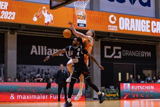 Joel Cwik OrangeAcademy Ulm, 01 is fouled here by Quashawn Lane ETB Miners, 04 OrangeAcademy Ulm vs ETB Miners Essen , Basketball,Barmer Basketball 2 Bundesliga ProB, Play Offs Final, Season 2025 2026, 13 05 2026, OrangeAcademy Ulm vs ETB Miners Essen , Basketball,Barmer Basketball 2 Bundesliga ProB, Play Offs Final, Season 2025 2026, 13 05 2026 New Ulm Copyright: xEibner-Pressefoto DavidexDixGiovx EP_DGI