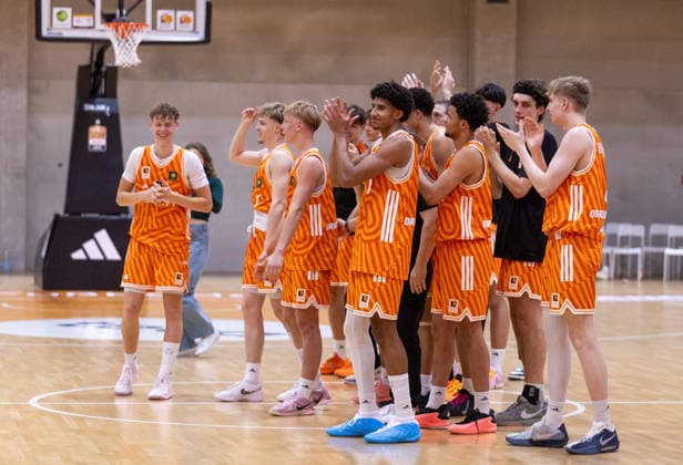 Strahlende Gesichter nach Abpfiff in Ulm. OrangeAcademy Ulm vs ETB Miners Essen , Basketball,Barmer Basketball 2. Bundesliga ProB, Play-Offs Finale, Saison 2025 2026, 13.05.2026, OrangeAcademy Ulm vs ETB Miners Essen , Basketball,Barmer Basketball 2. Bundesliga ProB, Play-Offs Finale, Saison 2025 2026, 13.05.2026 Neu-Ulm Copyright: xEibner-Pressefoto DavidexDixGiovx EP_DGI
