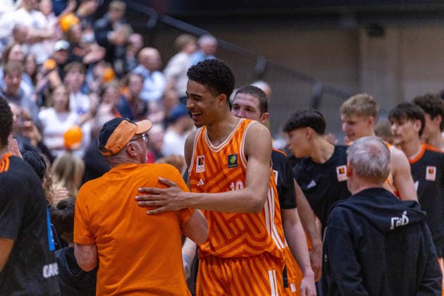 Freude nach Abpfiff bei den OrangeAcademy. OrangeAcademy Ulm vs ETB Miners Essen , Basketball,Barmer Basketball 2. Bundesliga ProB, Play-Offs Finale, Saison 2025 2026, 13.05.2026, OrangeAcademy Ulm vs ETB Miners Essen , Basketball,Barmer Basketball 2. Bundesliga ProB, Play-Offs Finale, Saison 2025 2026, 13.05.2026 Neu-Ulm Copyright: xEibner-Pressefoto DavidexDixGiovx EP_DGI
