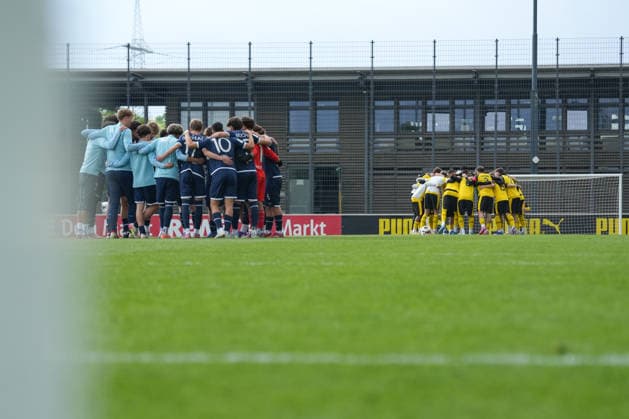 Thursday, 14 05 2026 Season 2025 2026 Final U17 Westfalenpokal at BVB Fußballpark Hohenbuschei, Dortmund, Germany BV Borussia Dortmund U17 VfL Bochum U17 The teams in the circle before the match