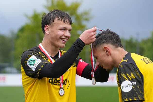 Thursday, 14 05 2026 Season 2025 2026 Final U17 Westfalenpokal at BVB Fußballpark Hohenbuschei, Dortmund, Germany BV Borussia Dortmund U17 VfL Bochum U17 Semih Kaymak BVB distributes the gold medals