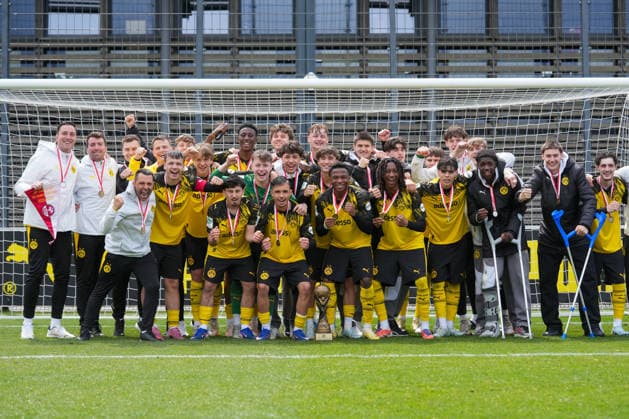 Donnerstag, 14.05.2026 Saison 2025 2026 Finale U17, U 17 Westfalenpokal im BVB Fußballpark Hohenbuschei, Dortmund, Germany. BV Borussia Dortmund U17 - VfL Bochum U17. Siegerfoto der BVB U17 nach dem Gewinn des Westfalenpokals. *** Thursday, 14 05 2026 Season 2025 2026 Final U17 Westfalenpokal at BVB Fußballpark Hohenbuschei, Dortmund, Germany BV Borussia Dortmund U17 VfL Bochum U17 Winner photo of BVB U17 after winning the Westfalenpokal