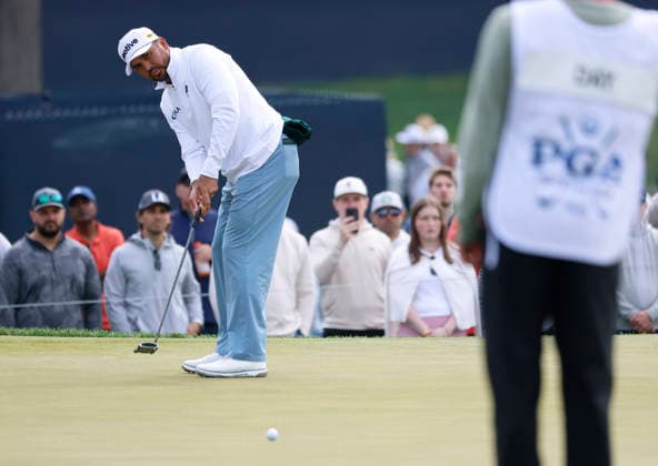 Jason Day of Australia watches his putt on the 16th hole during the first round of the 2026 PGA, Golf Herren Championship at Aronimink Golf Club in Newtown Square, Pennsylvania, on Thursday, May 14, 2026.  PHI20260514840 LAURENCExKESTERSON