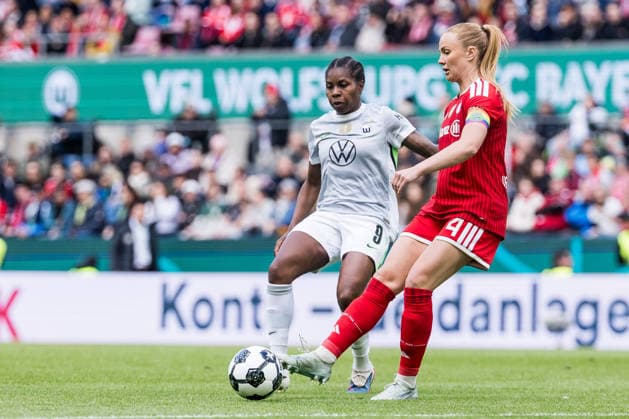 DFB Pokal 46 Womens Final, VfL Wolfsburg FC Bayern Munich, 14 05 2026 duel Lineth Beerensteyn VfL Wolfsburg, 9 , Glodis Perla Viggosdottir FC Bayern Munich, 4 DFB Pokal 46 Womens Final, VfL Wolfsburg FC Bayern Munich, Cologne, RheinEnergieSTADION on 14 05 2026 Copyright: xBEAUTIFULxSPORTS Wunderlx