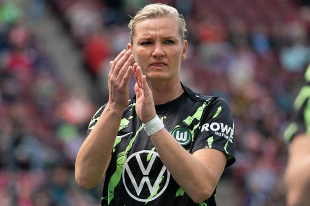 COLOGNE, GERMANY - MAY 14: Alexandra Popp (11 VfL Wolfsburg) before the DFB-Pokal Frauen Final match between VfL Wolfsburg and FC Bayern Munich at RheinEnergieStadion on May 14, 2026 in Cologne, Germany.(Photo by Qianru Zhang Press Photo) Copyright: xQianruxZhang SPPx Sportspressphoto_SPR146180