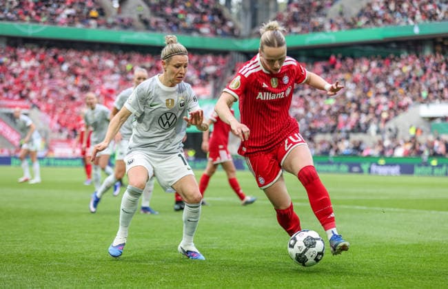 GER, Cologne, Vfl Wolfsburg vs FC Bayern Munich, DFB Pokal Women, Football, DFB, Season 2025 2026, Rhein Energie Stadion, Final in the picture from l Svenja Huth VfL Wolfsburg Women 10 , Franziska Kett Bayern Munich 20 , Duel DFB DFL REGULATIONS PROHIBIT ANY USE OF PHOTOGRAPHS AS IMAGE SEQUENCES AND OR QUASI VIDEO, 14 05 2026 Copyright: HMBxMedia HendrikxHamelau