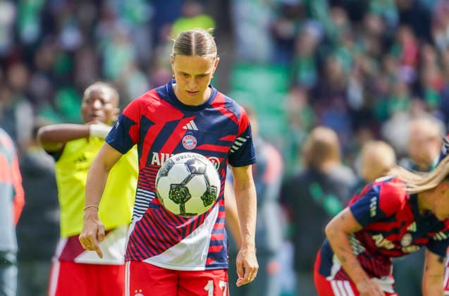 Germany Soccer DFB Cup Women 2025 2026, Final VfL Wolfsburg vs Bayern Munich RheinEnergieStadion Cologne Portrait photo, portrait, single shot, portrait Klara Bühl Klara Buehl FC Bayern Munich Women, 17 on the ball Cologne Copyright: xAymanxAlahmedx