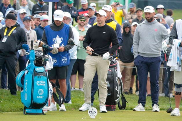 Golf 2026 PGA, Golf Herren Championship - Round 1 Northern Ireland™s Rory McIlroy center and Spain™s Jon Rahm at right, get ready to drive on the 11th tee during Round 1 of the 2026 PGA Championship at Aronimink Golf Club in Newtown Square, Pennsylvania, USA, 14 May 2026. Newtown Square PA United States  Copyright: xSTEVENxM.xFALKx