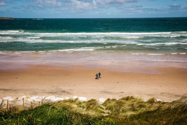 REPRO FREE *PRESS RELEASE NO REPRODUCTION FEE* EDITORIAL USE ONLY North of Ireland Men s Amateur Open, Royal Portrush Golf Club 14 5 2026 Members of the public walk down White Rock beach next to Royal Portrush Golf Club Members of the public walk down White Rock beach next to Royal Portrush Golf Club 14 5 2026  Copyright: x INPHO NickxElliottx NE1L6139