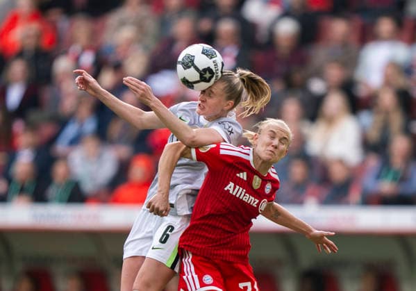 Header duel between Pernille Harder FC Bayern Muenchen, 21 and Janina Minge VfL Wolfsburg, 6 46 DFB Pokal Final Women VfL Wolfsburg FC Bayern München DFL regulations prohibit any use of photographs as image sequences and or quasi video Copyright: HMBxMedia xMarcoxBader