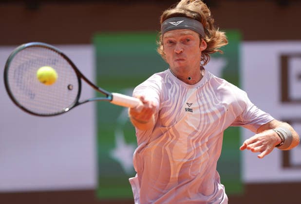 (260514) -- ROME, May 14, 2026 -- Andrey Rublev hits a return during the men s singles quarterfinal match between Jannik Sinner of Italy and Andrey Rublev of Russia at the ATP, Tennis Herren Italian Open in Rome, Italy, May 14, 2026. ) (SP)ITALY-ROME-TENNIS-ATP-ITALIAN OPEN-MEN S SINGLES-QUARTERFINAL LixJing 