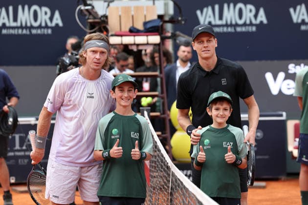 (260514) -- ROME, May 14, 2026 -- Jannik Sinner (R) and Andrey Rublev pose before the men s singles quarterfinal match between Jannik Sinner of Italy and Andrey Rublev of Russia at the ATP, Tennis Herren Italian Open in Rome, Italy, May 14, 2026. ) (SP)ITALY-ROME-TENNIS-ATP-ITALIAN OPEN-MEN S SINGLES-QUARTERFINAL LixJing 