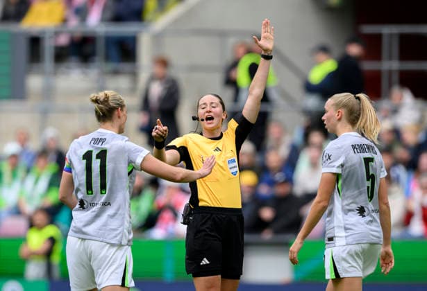 l r Alexandra POPP WOB , Referee Referee Franziska WILDFEUER, Ella PEDDEMORS WOB Gesture DFB Pokal der Frauen Finale 2026, VfL Wolfsburg WOB FC Bayern Muenchen M , am 14 05 2026 in Koeln Germany DFB regulations prohibit any use of photographs as image sequences and or quasi video Â