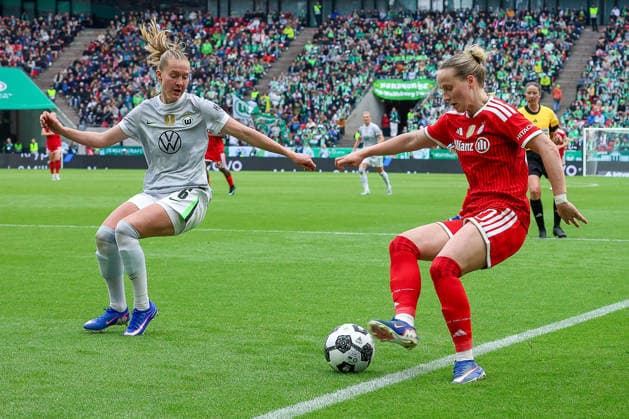 2026 05 14, xsscx, Football, Final DFB Cup Women, VfL Wolfsburg FC Bayern Munich, Season 2025 2026, Rhein Energie Stadium in Cologne Janina Minge VfL Wolfsburg 6 in duel against Franziska Kett FC Bayern Munich 20 DFB regulations prohibit any use of photographs as image sequences and or quasi video Photo xSandraxScherningxPressefotoKochx Nordrhein Westfalen Germany