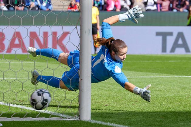 2026 05 14, xsscx, Football, Final DFB Cup Women, VfL Wolfsburg FC Bayern Munich, Season 2025 2026, Rhein Energie Stadion in Cologne Stina Johannes VfL Wolfsburg 1 cannot hold the penalty kick from Georgia Stanway FC Bayern Munich 31 DFB regulations prohibit any use of photographs as image sequences and or quasi video Photo xSandraxScherningxPressefotoKochx Nordrhein Westfalen Germany