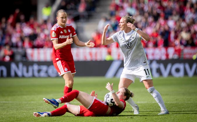 Cologne, Germany 14th May 2026 Franziska Kett FCB Alexandra Popp Wob FC Bayern München VfL Wolfsburg DFB Pokalfinale Frauen 14 05 2026