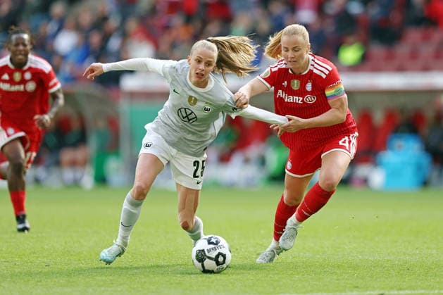 14 05 2026, xovx, Soccer, Women DFB Cup Final, VfL Wolfsburg FC Bayern München v l Vivien Endemann VfL Wolfsburg , Glodis Perla Viggosdottir FC Bayern München Köln Rhein Energie Stadion Nordrhein Westfalen Deutschland DE