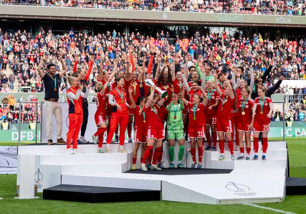 DFB Pokalsieger 2026 bei den Frauen FC Bayern München 46 DFB Pokal Finale der Frauen VfL Wolfsburg FC Bayern München DFL regulations prohibit any use of photographs as image sequences and or quasi video Copyright: HMBxMedia xMarcoxBader