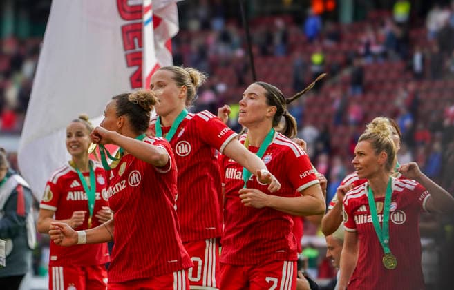 Germany Football DFB Cup Women 2025 2026, Final VfL Wolfsburg vs Bayern Munich RheinEnergieStadion Cologne Joy, Emotions, Cheers Team Photo, Totale Bayern Munich Cologne Copyright: xAymanxAlahmedx
